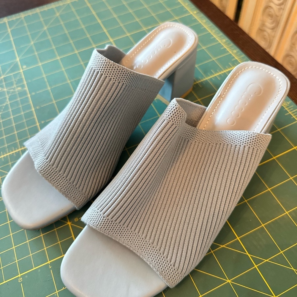 chic Women's Light Gray/Blue Open-Toe Mules​